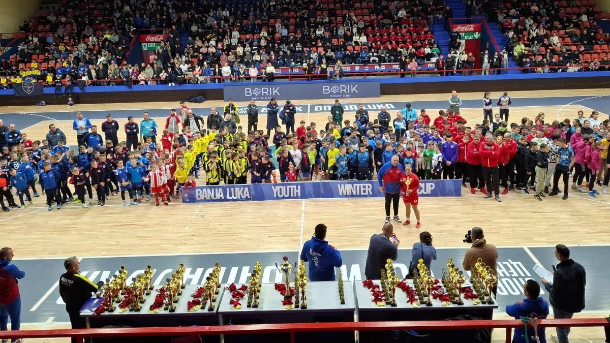 Sportski spektakl za pamćenje: ekipe osvajale medalje. I Banja Luka Youth Winter Cup dobio veliko priznanje
