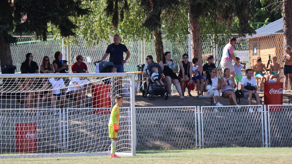 PADALI I FAVORITI, A POBIJEDILO ZAJEDNIŠTVO: Završen 8. International Borac Cup – spektakl nogometa i tolerancije u Kneževim Vinogradima! (FOTO GALERIJA)